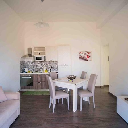 Case Vacanze Pietre Rosse -Alba Montevago Bagian luar foto